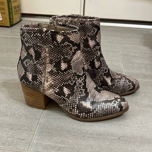 Carlos Santana Snakeskin boots, size 8